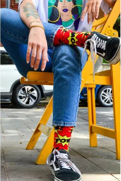 Kırmızı Pow Desenli Renkli Kadın Çorap