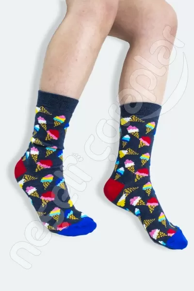 Siyah Dondurmalar Desenli Renkli Kadın Çorap