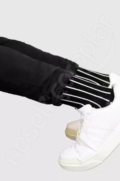 Siyah Beyaz Şerit Desenli Renkli Kadın Çorap