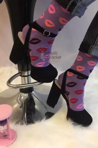 Kiss Me Desenli Renkli Kadın Çorap