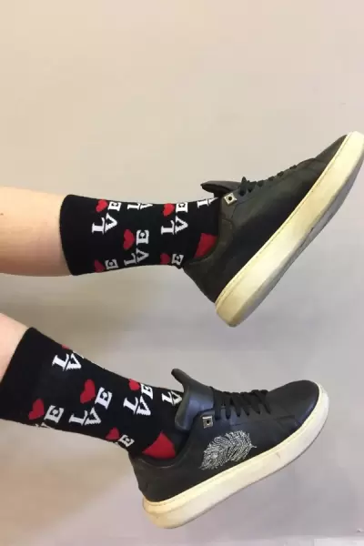 Siyah Love Desenli Renkli Kadın Çorap